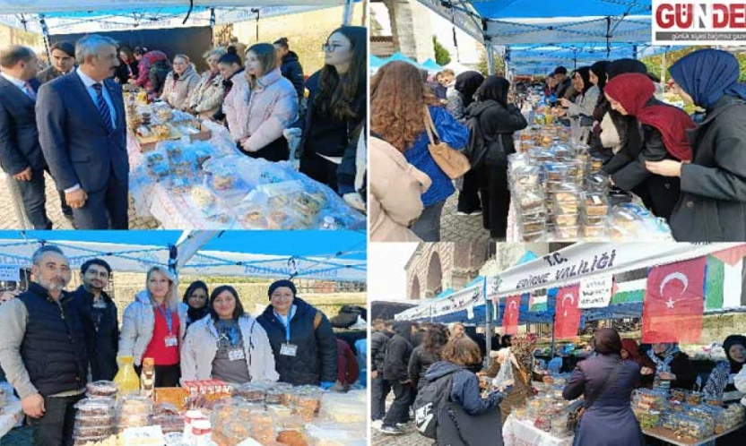 Öğrenciler Gazze için kermes düzenledi