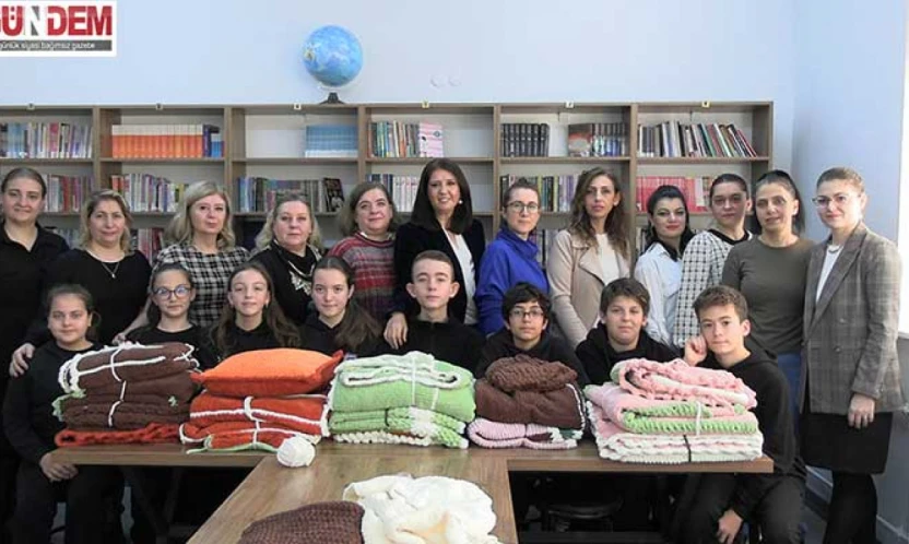 Öğrencilerin el emeği huzurevinde gönüllere dokundu