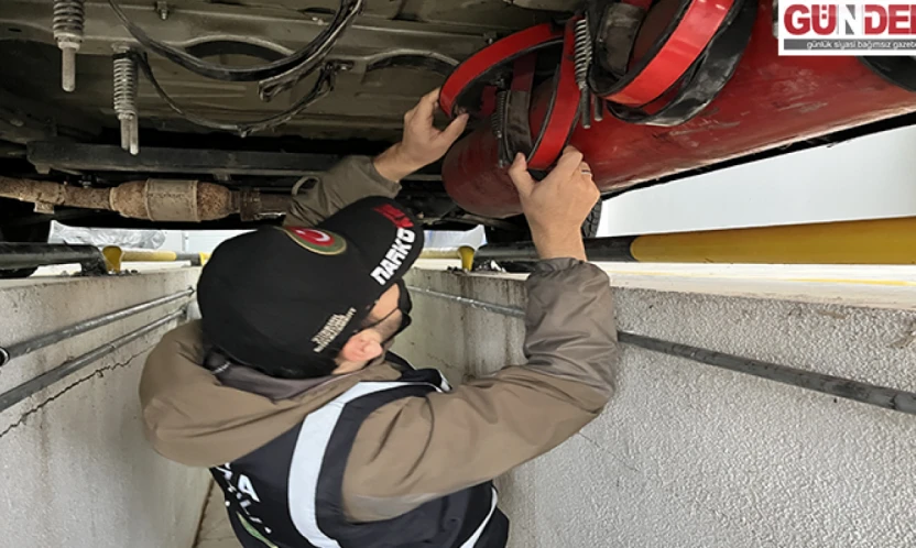 Otomobilde 19 kilo 692 gram esrar ele geçirildi