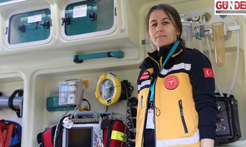 Paramedik Meryem Koç, vakalara en hızlı şekilde müdahale etmek için çalışıyor
