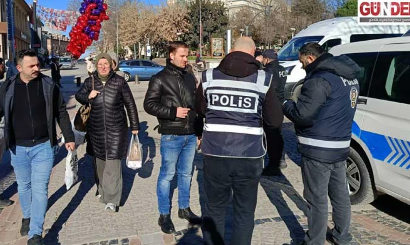 Polis ekipleri, Saraçlar Caddesi'nde GBT sorgusu