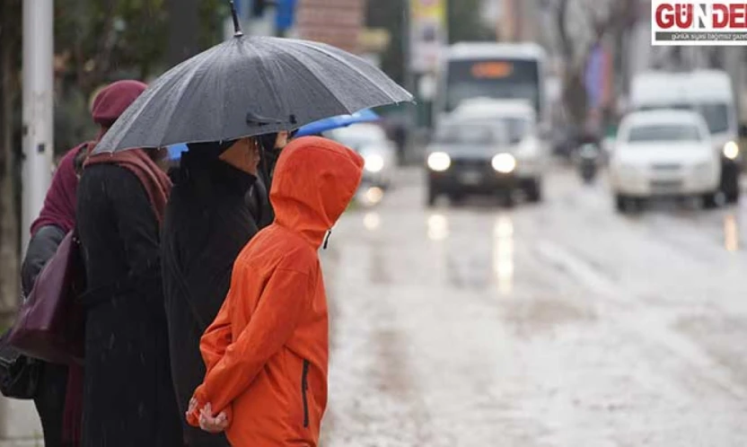 Sağanak yağış vatandaşları hazırlıksız yakaladı
