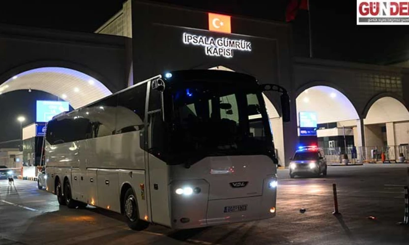 Samsunspor'la karşılaşacak AEK'nin taraftarları Türkiye'ye geldi