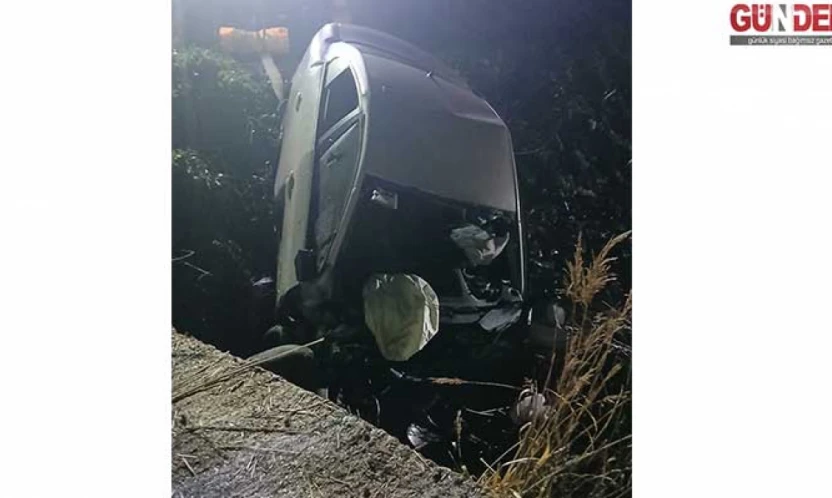 Şarampole devrilen otomobildeki 2 kişi öldü