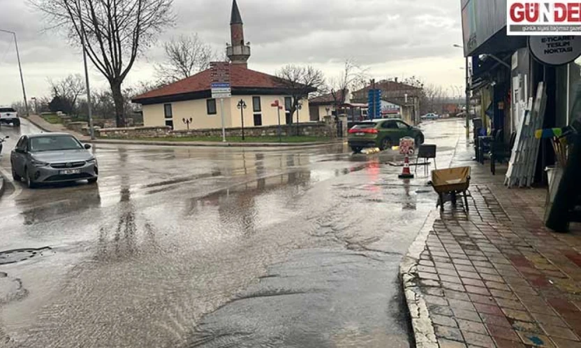 Su patlağı nedeniyle tonlarca su boşa aktı