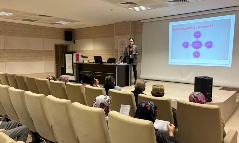 Sultan 1. Murat Devlet Hastanesi'nde Diyabet Okulu Eğitimi