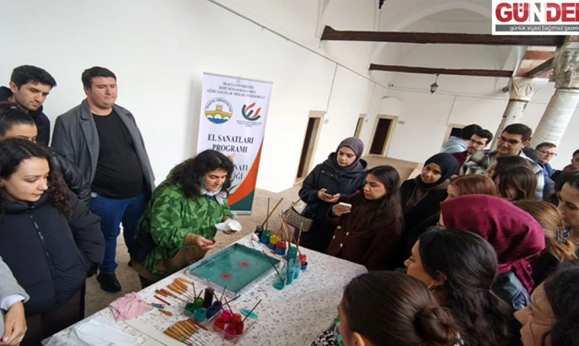 Sultan II. Bayezid Külliyesi Sağlık Müzesi'nde ebru etkinliği düzenlendi