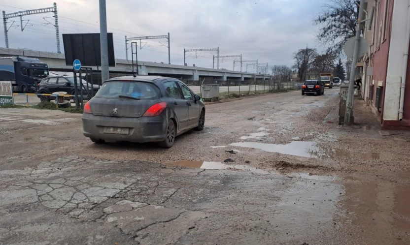 Tonlarca su yol boyunca boşa aktı