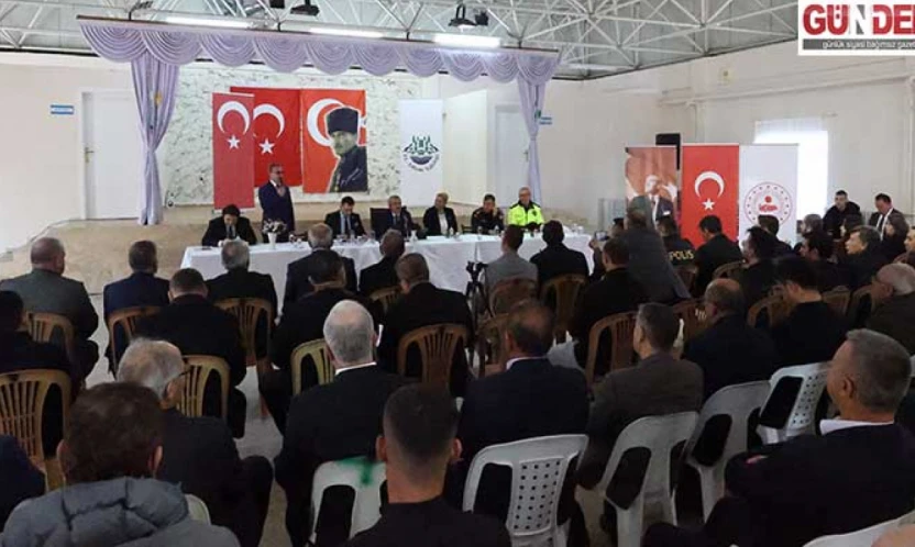 Vali Sezer Hasköy'de muhtarlarla bir araya geldi