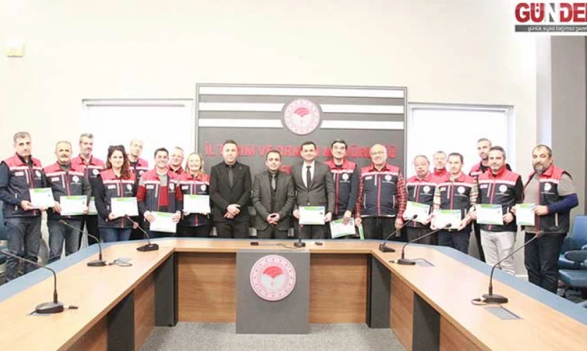 Veteriner hekimler ile sağlık teknikerleri, başarı belgesiyle ödüllendirildi