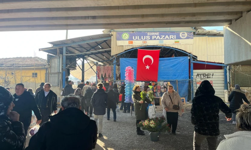 Yıl sonu alışverişi Cuma Pazarı'nda yoğunluk oluşturdu