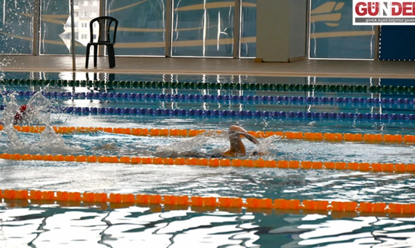 Yıldızlar yüzmede TED Edirne Koleji rüzgârı