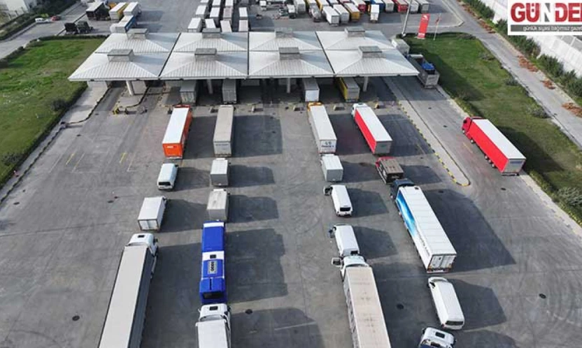 Yunanistan'daki çiftçi eylemi nedeniyle İpsala'dan geçemeyen tır şoförleri Kapıkule ve Hamzabeyli'ye yöneldi