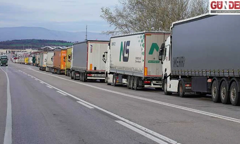 Yunanistan'daki çiftçi eylemi tır trafiğini kilitledi