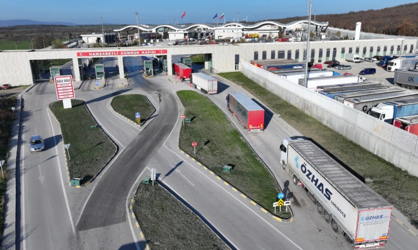 Yunanistan'daki çiftçi protestoları sınır kapılarında yoğunluğa yol açtı